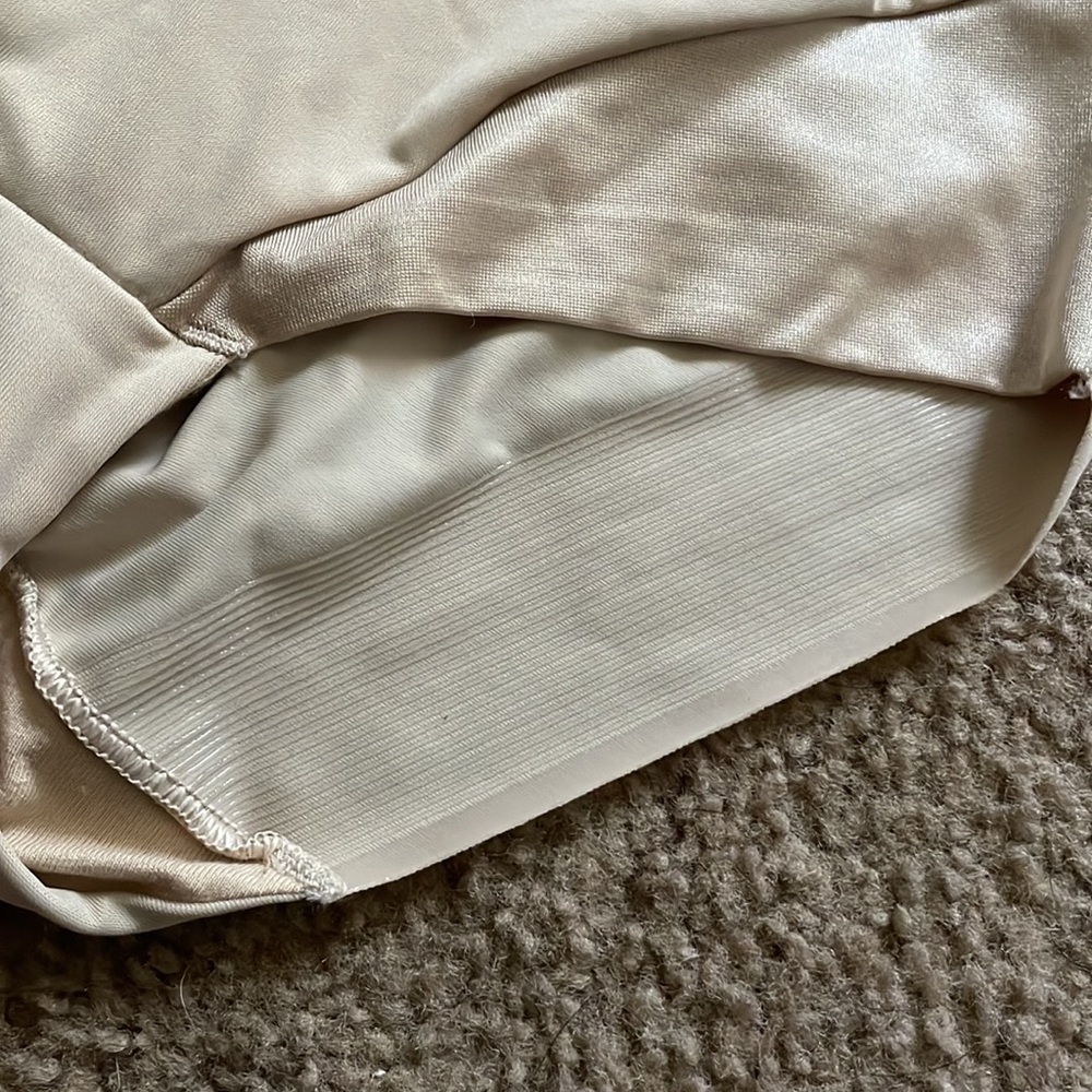 Shape Wear - Picture 3 of 3